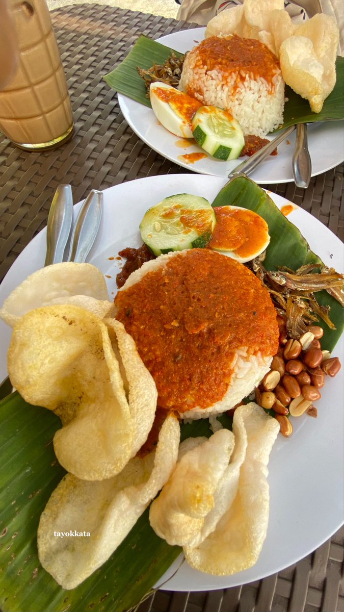 tayokkata's tweet photo. sarapan nasi lemak dulu https://t.co/kO3m9mUQrm
