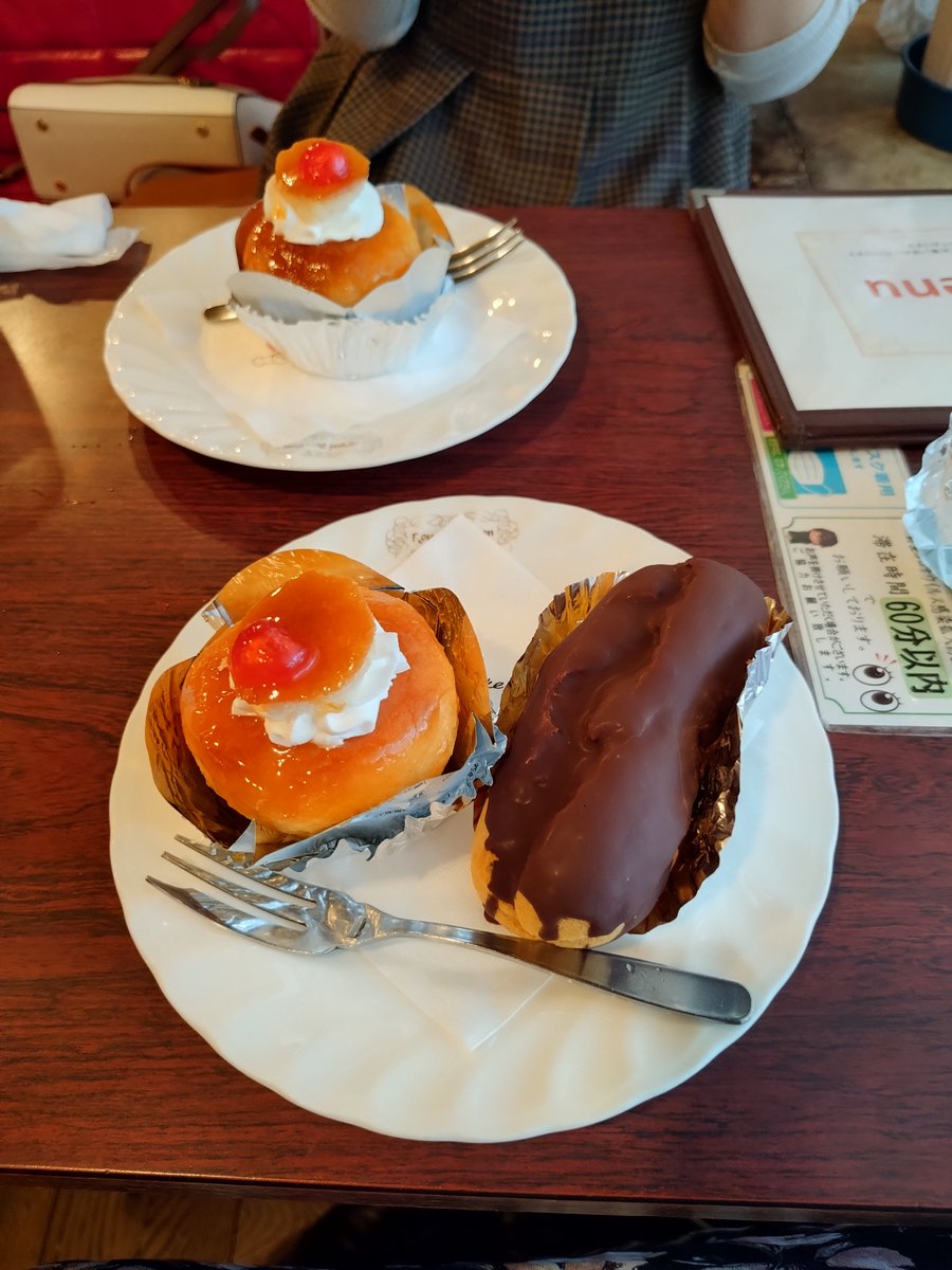 yadomeshi's tweet photo. 喫茶店でケーキ食べます！ https://t.co/fXl1h3sOLP