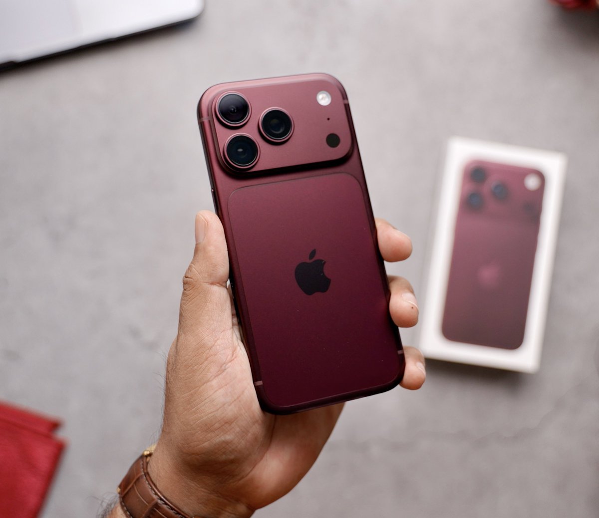 tecworkz's tweet photo. Wait! Are people getting paid to hate on the Burgundy iPhone 18 Pro or something? 
Coz I feel it looks so good! https://t.co/DefVwyLcuh