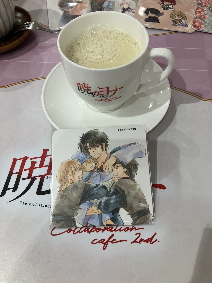 YouKyan0814's tweet photo. 暁のヨナカフェ𝟮𝗻𝗱来たよ！

めちゃいい！コースターも可愛い

今日初回だから結構頑張った
あと半分でコンプ！

近くのお姉さんがコースター交換してくれた https://t.co/Wtbxsv74uV
