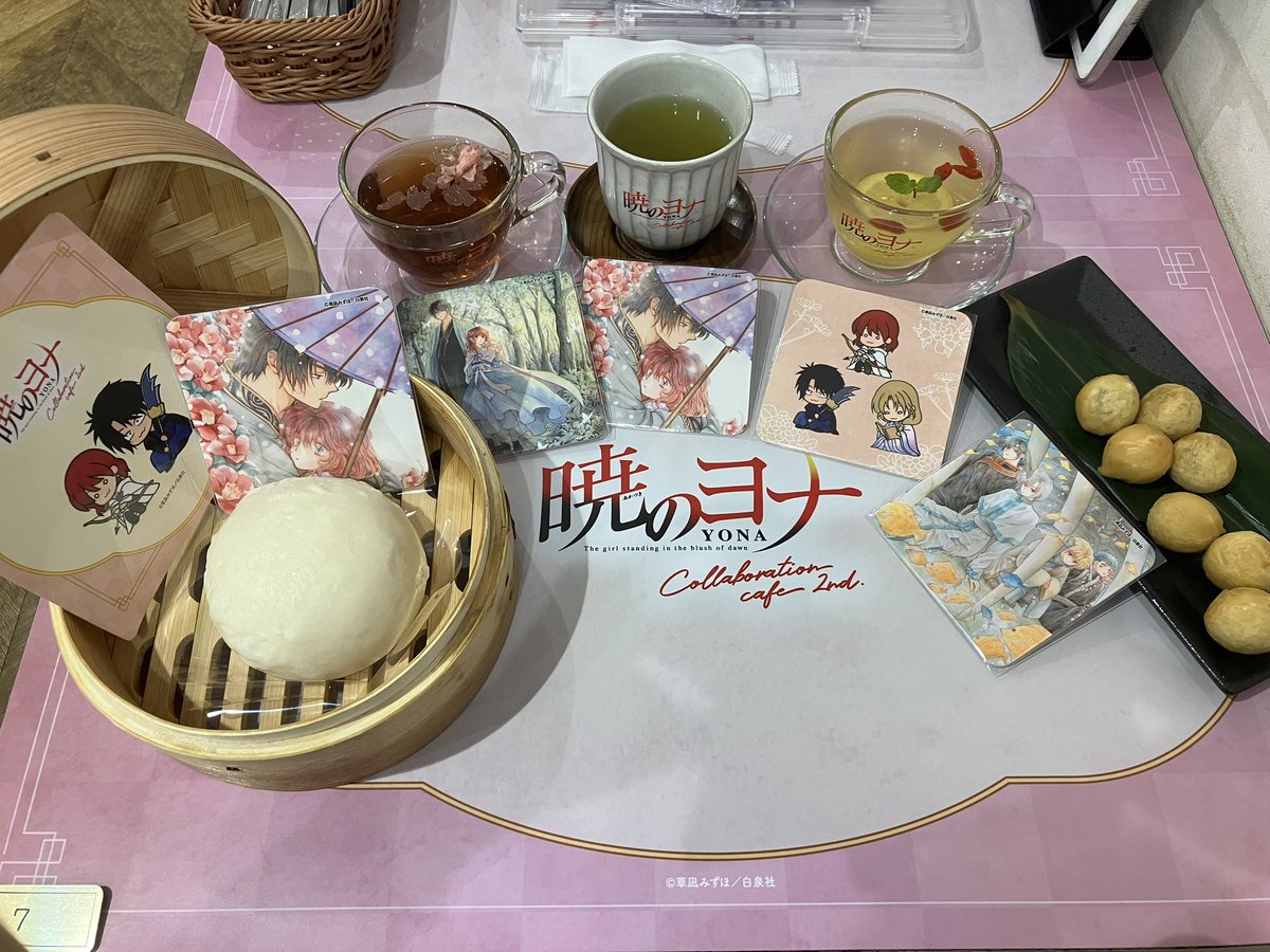 YouKyan0814's tweet photo. 暁のヨナカフェ𝟮𝗻𝗱来たよ！

めちゃいい！コースターも可愛い

今日初回だから結構頑張った
あと半分でコンプ！

近くのお姉さんがコースター交換してくれた https://t.co/Wtbxsv74uV