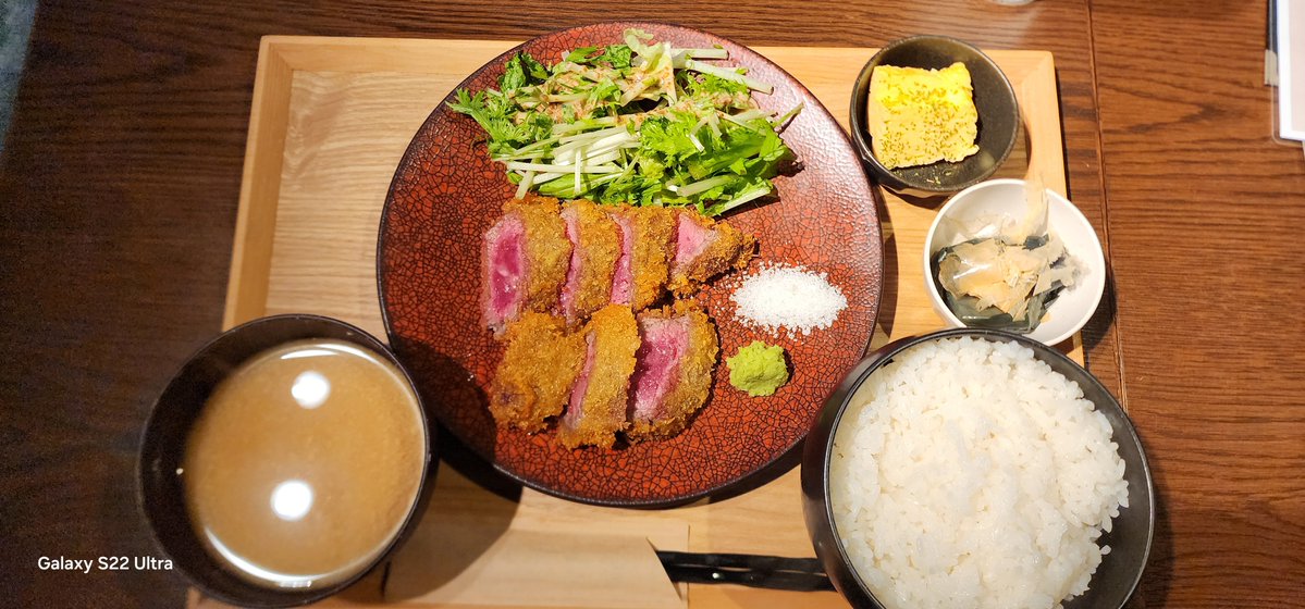 araragikei777's tweet photo. お昼
和牛イチボ牛かつ定食

#らぎらいす https://t.co/IztN7sMkdn