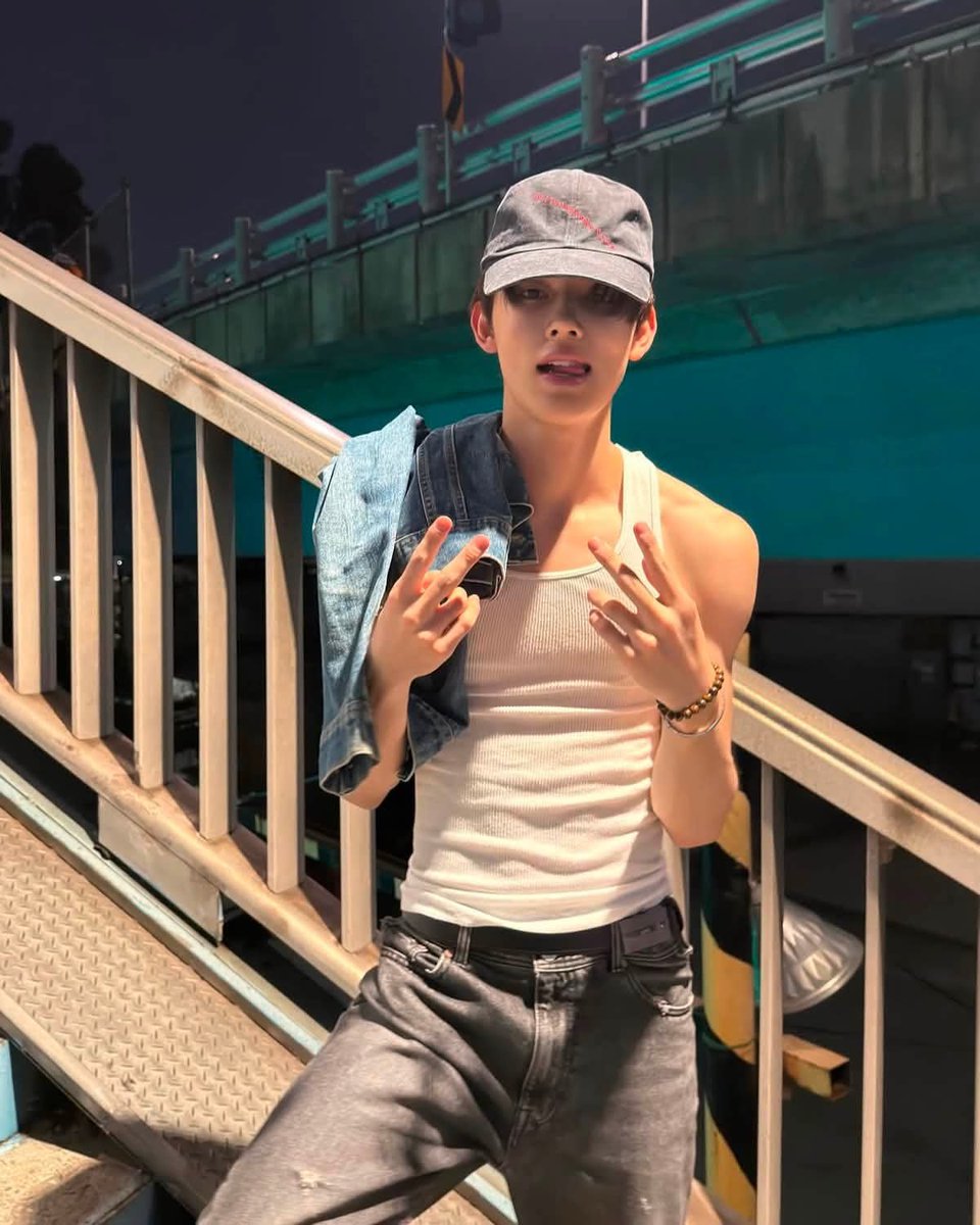 eomsean133's tweet photo. @Hyeonville Seonghyeon continues to show us what passion and dedication can create. Let’s keep cheering him on! 🌟
#성현 #SEONGHYEON
#코르티스 #CORTIS https://t.co/QBybQ9BqkT