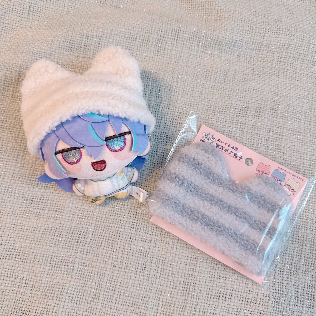 springxx28's tweet photo. セリアの猫耳ボア帽子まるっとにぴったりだった〜〜！！！イヤーマフも耳出ちゃうけど、可愛いから全然良しです☺🌟笑

#にじまるっとが見られるタグ https://t.co/nRPNAVJVRH
