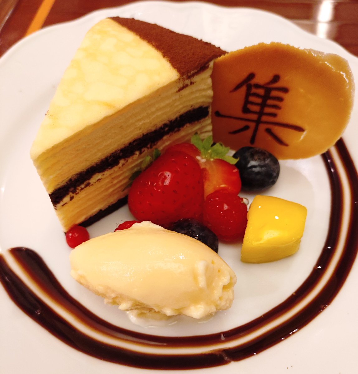 choco_ribbon777's tweet photo. 設定スカってすでに難民
謎のスイーツ食ってる https://t.co/HD7d7vi5Uu