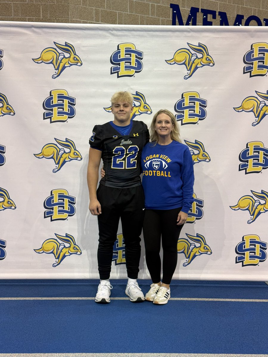 jettvacha's tweet photo. Thank you @Habs_51 for having me out to SDSU today! Had a lot of fun watching @GoJacksFB get a dominant win. Go Jacks!
@coachekart 
@LVRaiderFB https://t.co/wm8G6xLYs9