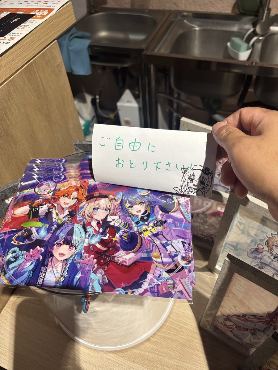 MNR2315's tweet photo. ヨーソローさんに公式ショップの特典の
ファイル7枚置いてあるのでご自由にお持ち帰り下さい。

#推し活喫茶ヨーソロー https://t.co/gFF4Wvn6HY