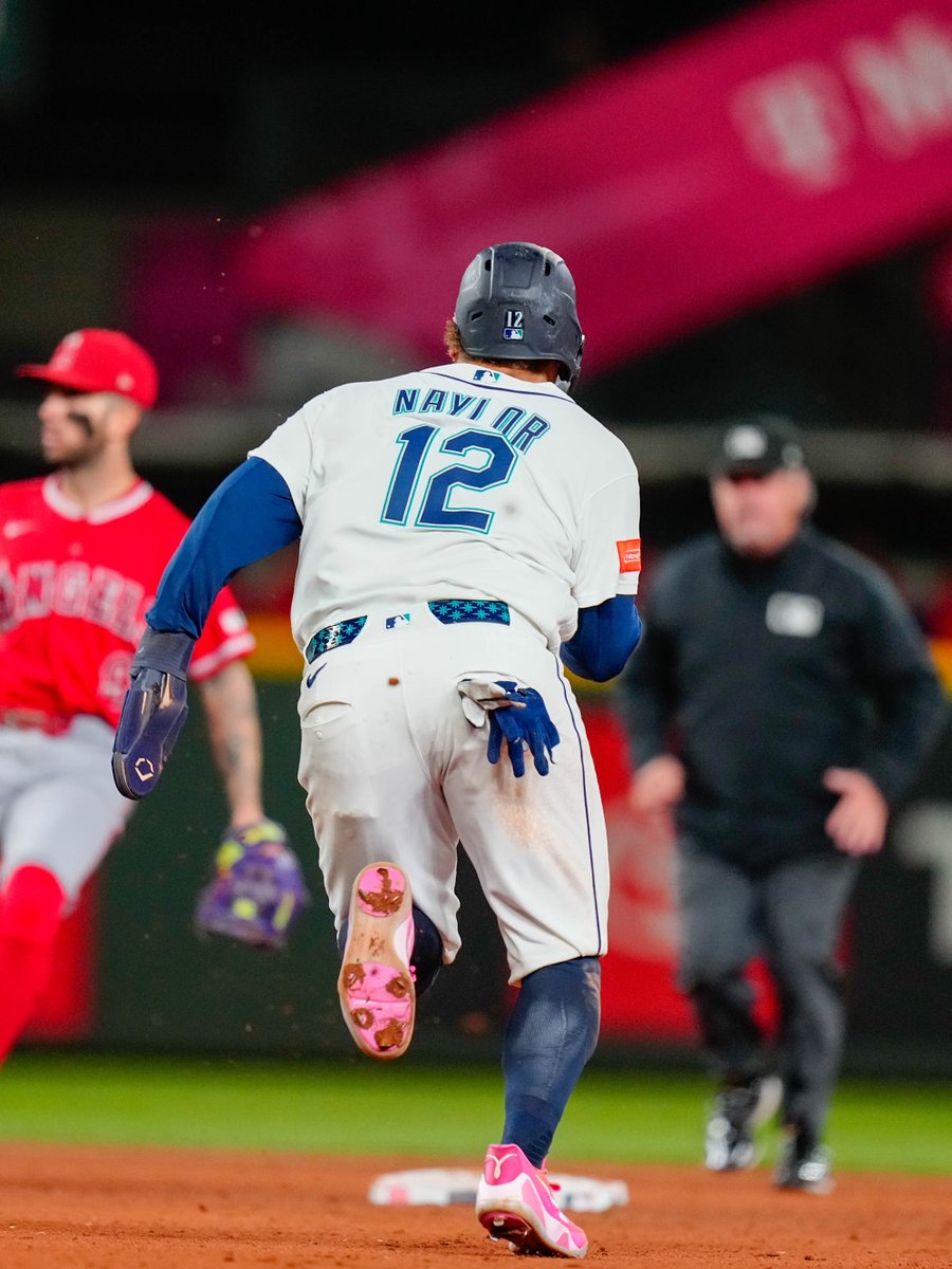 Mariners's tweet photo. Nayled in history.

Josh Naylor is the 1st first baseman to have back-to-back seasons with 30+ stolen bases since Hall of Famer George Sisler (1920-22). https://t.co/HaXRCDrIMZ
