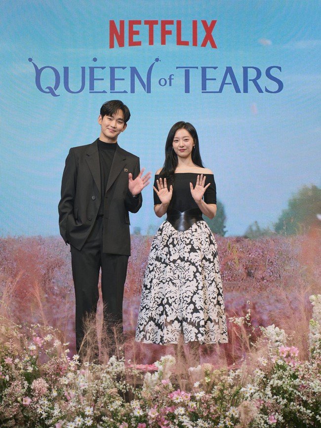 xcipherv's tweet photo. "From the Queen of Tears to Seolleongtang"… Heredia Davidson Talks About 'Korean Baseball and K-Culture'

Veteran KBO players Guillermo Heredia and Matt Davidson shared their experiences of living in Korea and their appreciation for Korean baseball and culture. Heredia revealed that he is a big fan of Queen of Tears, saying he enjoyed the drama the most and cried while watching it, particularly praising the emotional acting of Kim Soo hyun and Kim Ji won.

https://t.co/B1qsAaUtQD

#KimSooHyun #KimJiWon #queenoftears #kdrama