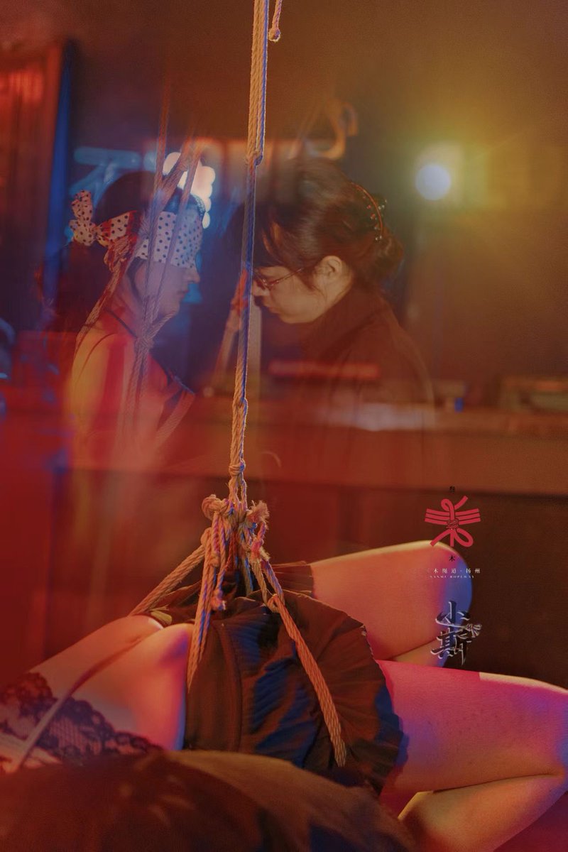 sanmuBDSM's tweet photo. 2026.9.5号因很多被缚宝子们的心心念，我们这次邀请了梁月老师来到扬州三木绳道教学表演，感谢梁月老师的细心教学和精彩绝伦的演出，这次合作非常愉快，梁桑人非常nice。
缚手@LiangyueX 
被缚@ZhiNiao520 @wuhuqinling @4oayby 
摄影：小斯
场地/主办方@sanmuBDSM @sanmuYZ 
#shibari #绳缚 https://t.co/DGBffwo62t