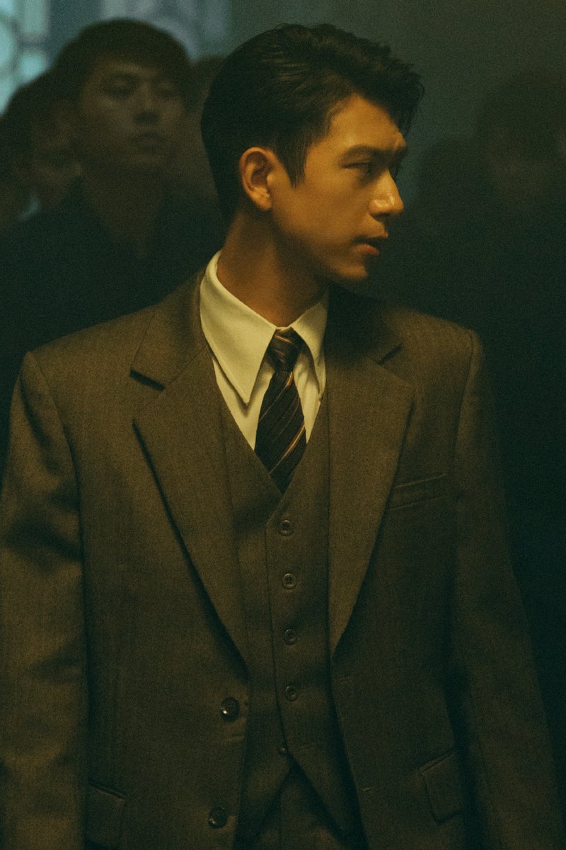 1019source's tweet photo. 260927 Li Xian Studio Weibo update

Beneath every scar, his eyes remain steadfast. From the broken pieces, resilience begins to grow.

#LiXian #我不是大师 #AProphet https://t.co/O1DrkqAnkW