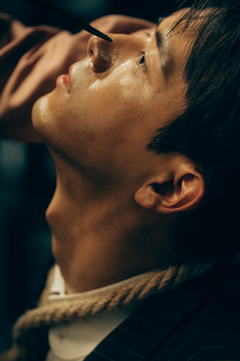 1019source's tweet photo. 260927 Li Xian Studio Weibo update

Beneath every scar, his eyes remain steadfast. From the broken pieces, resilience begins to grow.

#LiXian #我不是大师 #AProphet https://t.co/O1DrkqAnkW