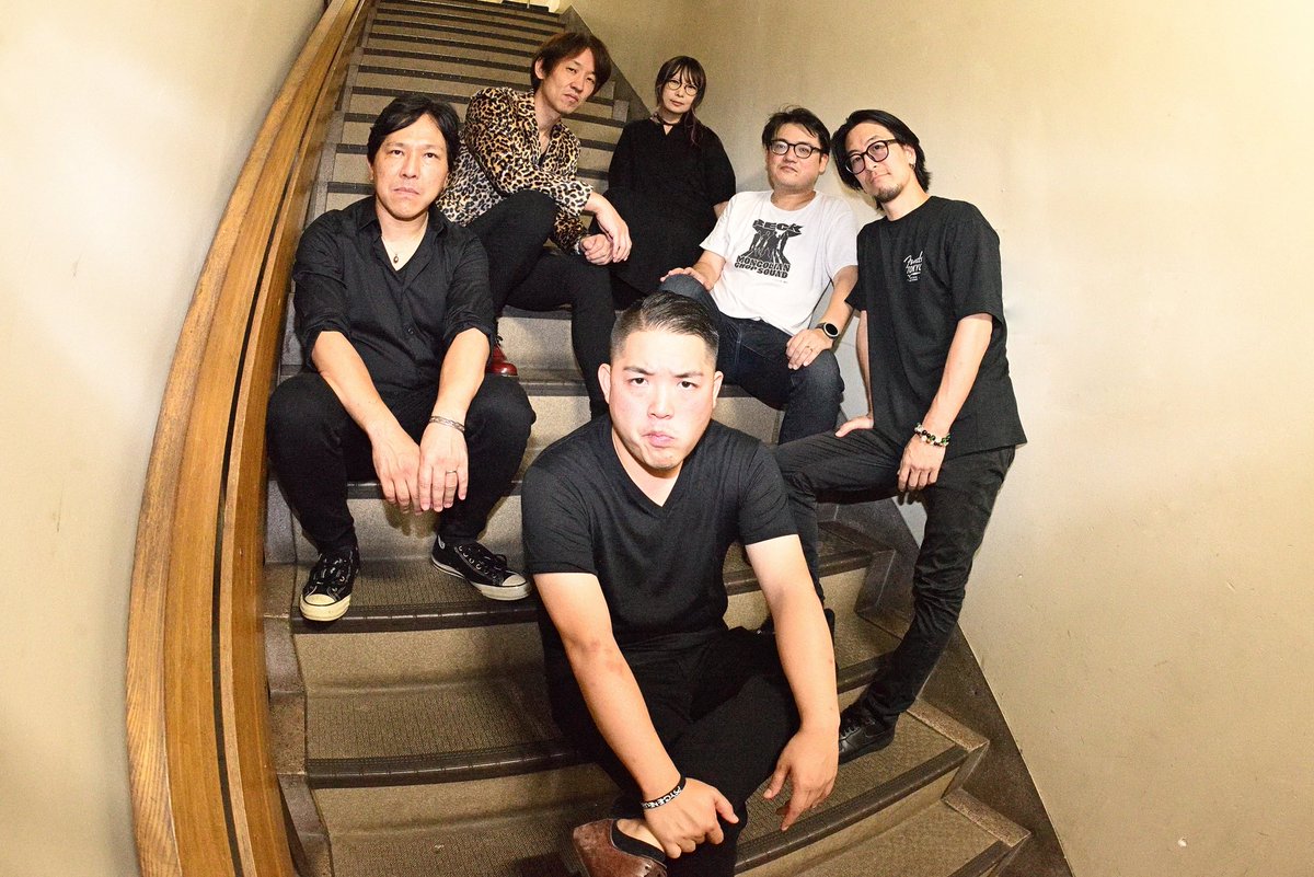 onemasumi's tweet photo. 昨日は@PsycheNeur0n さんの冠イベント「ROMANTISIT Night Vol.4秋の夜長に SO YOUNG」にNEVER SOLD OUT(LUNA SEAコピー)出演させて頂きました!!!!
色んなコピバンさんに巡り逢えて嬉しかったですが、特にBOOWYコピバンさんで久々のIMAGE DOWNははしゃがざるを得なかったですね、、🎸
サトシさんありがとうございました!!!
そして再来週は私の冠イベント@四谷アウトブレイクもございます!!
昨日出演されていた方々も別バンドで出たりします!!!!!
是非!!!!!!
お写真は@PhotobyGenki
#PsycheNeuron
#NEVERSOLDOUT
#MOHANAK
#PhotobyGenki
