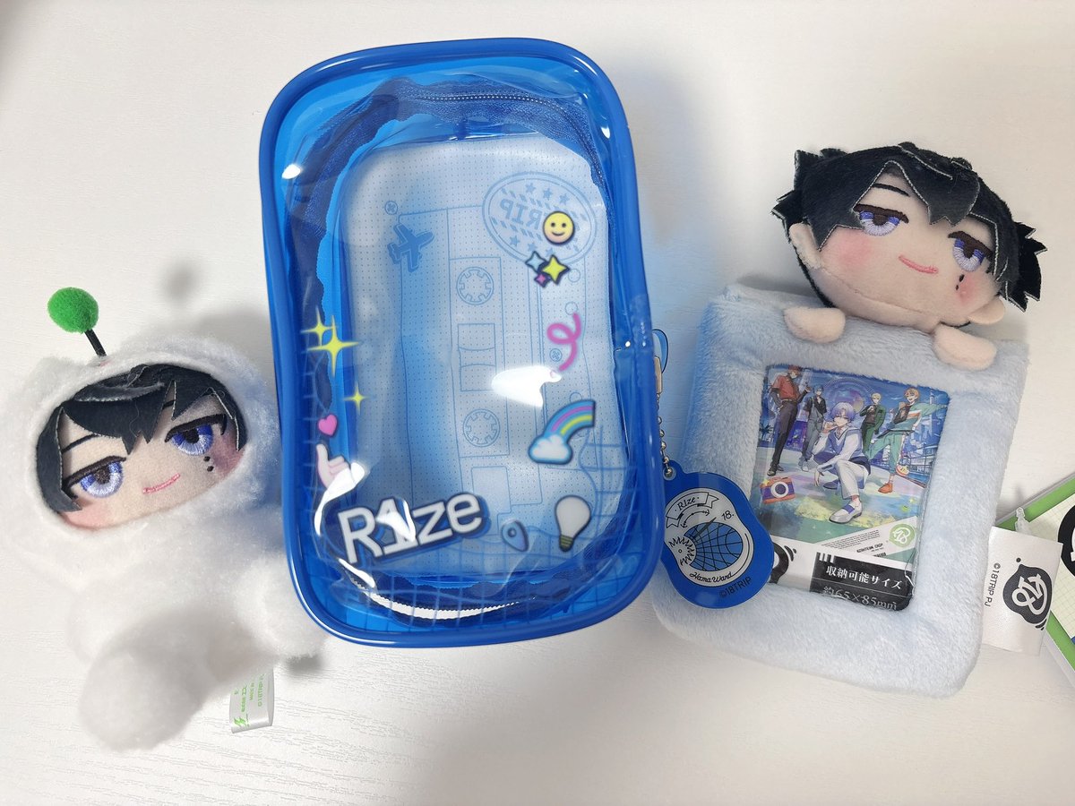 fave_4410's tweet photo. カードホルダー狙いでゲーセン行ったら
しゅまおすわり＆R1zeポーチも残ってた😭
もちろんゲトった✨️ https://t.co/7OvcQx8wl8