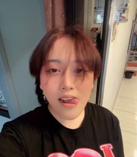 afterwavee's tweet photo. red red🚨 https://t.co/0quy204HQe