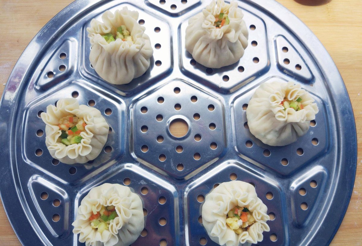 AnnabellVa25kx's tweet photo. Just found the best hidden gem dim sum spot in Chinatown! The har gow are translucent, plump with juicy shrimp, and the char siu bao has the perfect balance of sweet and savory. Can’t wait to come back with more friends! ， https://t.co/rYguQeHlrq