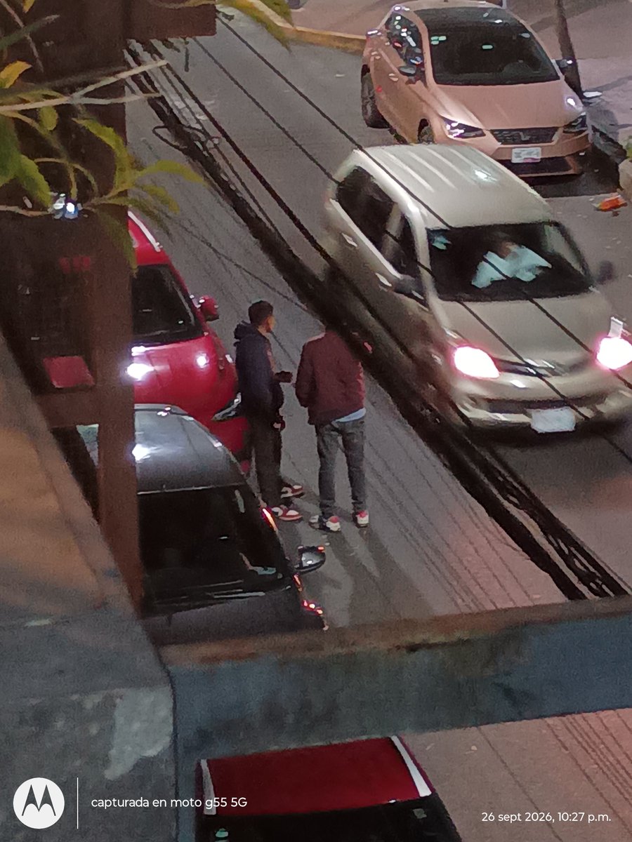 AgoraDigitalMx's tweet photo. Siguen franeleros en Av Progreso y Av Revolución. Por favor retirarlos. Los vecinos de la Escandon no estamos de acuerdo está presencia.
@AlcaldiaMHmx @ssc_cdmx @ https://t.co/C7oGUog02j
