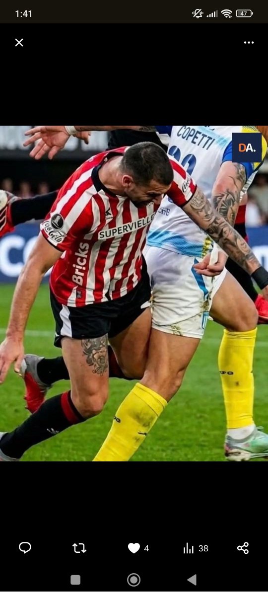 comba_fede's tweet photo. In this three pictures, you can see the polemics situations of the Match. (Post redacted for English fornicated people) https://t.co/TXLh3IBOWZ