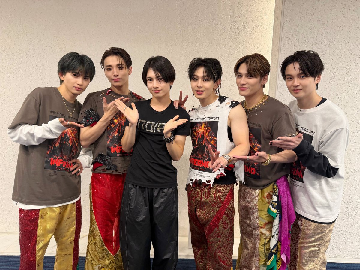 bmsg_trainee's tweet photo. ⸜ ✉️ #LETTER_FROM_KEI ✨ ⸝

KEIです！⛓️

大好きなお兄ちゃん達ONE N' ONLYさんのLIVE『INFERNO』を観に行かせていただきました！✌🏻🩵

EIKUくんからいただいたパンツを着てLIVE観覧🎶
先日、お洋服を何十着といただきました😭🙇🏻‍♂️
感謝の気持ちでいっぱいです🙏🏻

ワンエンさんのパワー漲る全力のパフォーマンス、流石"魂の熱波師"だなと感じました！！🔥
個人的にサンバラを生で見れることを楽しみにしていたのですが、会場の一体感と、大勢のSWAGのみなさんを率いるワンエンさん達を見て、コールを楽しみながらも感動しました🥲👏🏻

いつお会いしても、本当に愛が大きくて温かいお兄さん達で憧れます！🫶🏻
「けいのこれからが楽しみだなあ！」って言ってくださって、その期待を超えていきたいですし、ステージで会えるように頑張ります！❤️‍🔥

こうして大好きな皆さんからたくさん刺激とパワーをいただけた最高な1日でした！！
僕もデビューして活躍する姿を見せて恩返ししたいです🤝🏻☺️

#ワンエン #ONENONLY @onenonly_tokyo
#KEI #BMSGTRAINEE