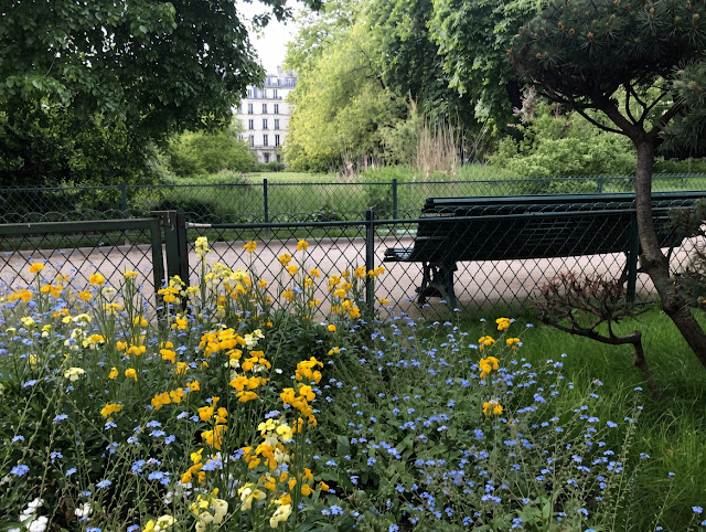 Paris_all_about's tweet photo. Mon banc dominical / My Sunday Bench in the Marais.
https://t.co/Wv2IDkFtIZ https://t.co/ymgu2ohWLg