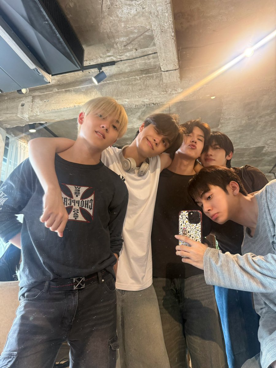piiqbod's tweet photo. อันนี้ศูนย์คนรักเชียงใหม่ปะ>< https://t.co/4xZYYXLKOf