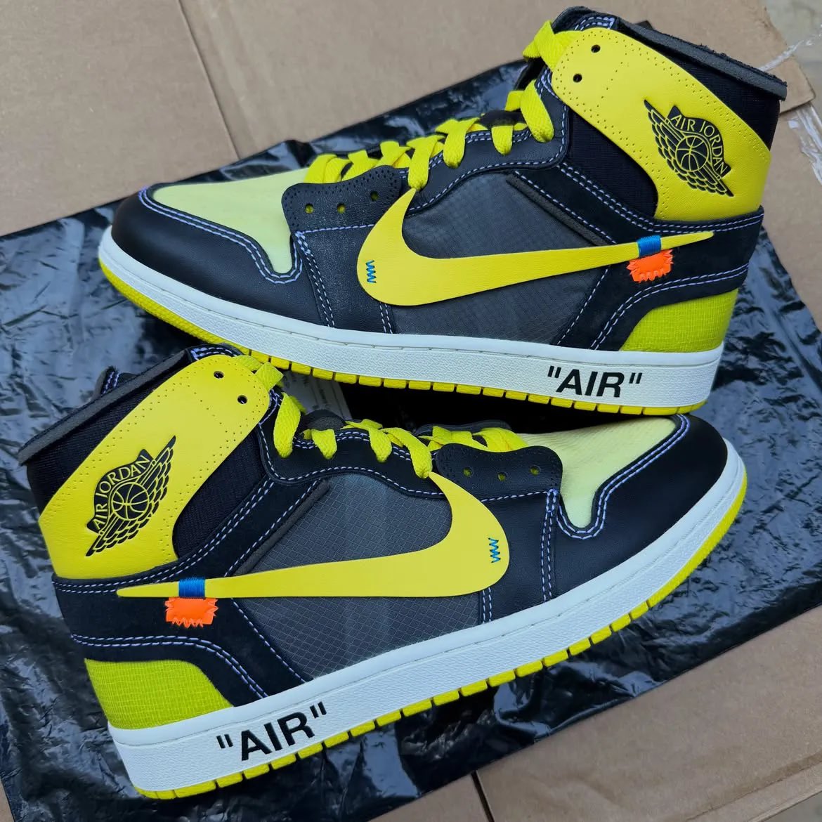 JumpmanDaily's tweet photo. A look at the unreleased Off-White x Air Jordan 1 High OG “Black/Lightning” sample by Virgil Abloh
#JordanBrand #AirJordan #VirgilAbloh #OffWhite https://t.co/J2MLJhWvlj