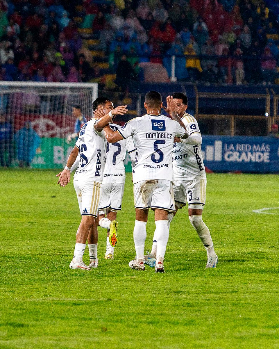CremasOficial's tweet photo. Victoria internacional 🥛😴

#VamosCremas https://t.co/uo3HOsvfA1