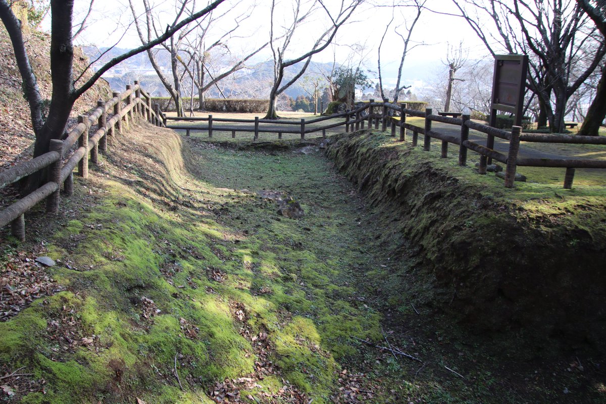 shngot1130's tweet photo. 鹿児島県日置市の一宇治城
2026年2月の訪城
現在は城山公園として各曲輪が整備されていますが公園化に伴い遺構がだいぶ破壊されています。元は伊集院氏の城でしたが後に島津貴久公がこの城を拠点として薩摩平定を進めました。 https://t.co/KLfdLxvPcs