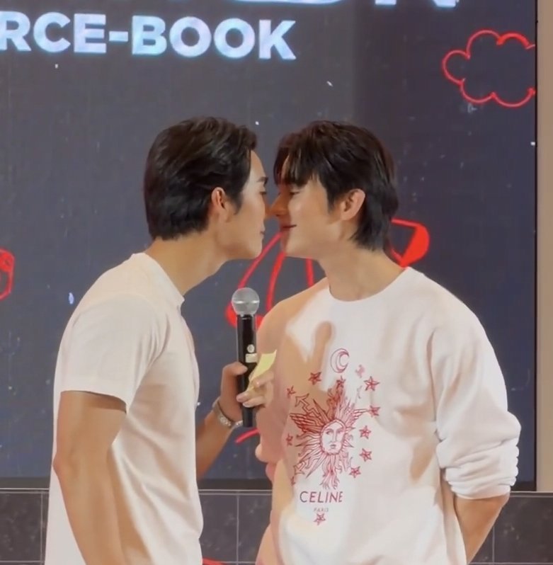 kkasiboo's tweet photo. look at my married couple 🥺 

FORCEBOOK X BONCHON TRIP D2
#BonchonStaycationxFB https://t.co/qMrL4j28Vk