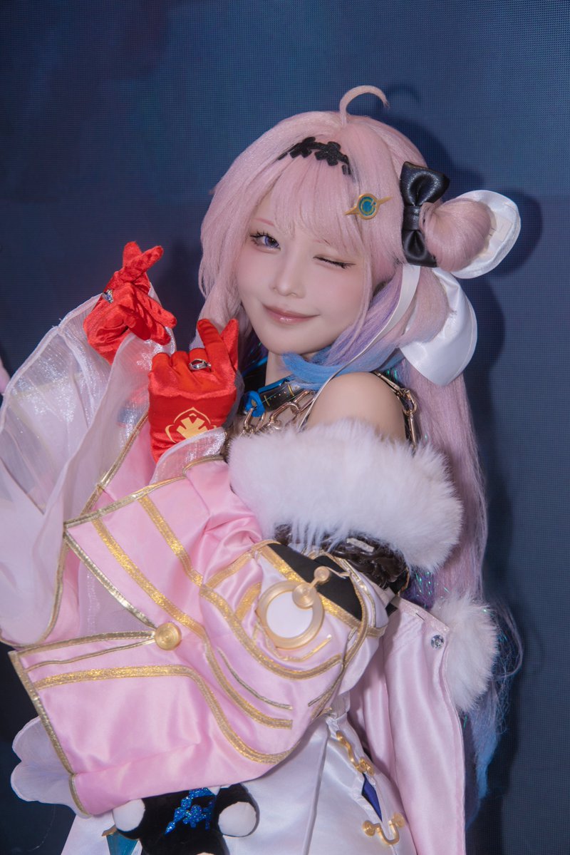 shinsou_0208's tweet photo. 2026/09/27 -鳴潮×GiGO 一日店長イベント-
ダーニャ/やもはちこさん(@yamo8cos)

圧倒的可愛さ！めっちゃ綺麗です！
ご撮影ありがとうございました📸😆

※4K読み込み推奨
#やもはちみつ漬け
#GiGOで鳴潮キャッチ
#鳴潮 https://t.co/cExQLBKGOD