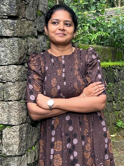 auntyveriyans1's tweet photo. Follower frnd peru Ashwini.... tivudiyaa nalla mola perusa vechuruka🍑 sunniye eduthu ava mola naduvula vitu okkanum.. Char la okara vechu mudiye pudichu sappa vidanum ufff.. Intha vayasulaye seriyana mundaya irukaa ahh jetty avuthu bed la potu soothula kai vechu adichi okkanum..oru edam vidama poola vachu thechu molaya kasaki kaduchu thonda varikum omba vitu edchi oda kundi adicha ahhh sorgam da ahhh