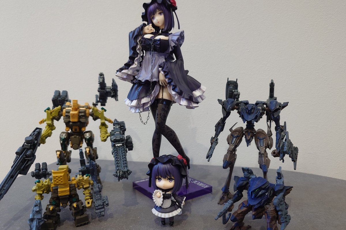 yasaaliyah02's tweet photo. スケールフィギュアとデフォルメが並ぶといい感じ https://t.co/UDHgz73rwt
