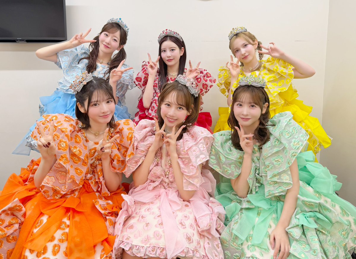 FRUITS_ZIPPER's tweet photo. ✨🎤『NHKのど自慢』 ありがとうございました！🎤✨

🗓9月27日(日) 12:15〜 生放送
NHK総合「NHKのど自慢」

『NHKのど自慢』に初出演いたしました💚💛🧡❤️🩵🩷💜
「はちゃめちゃわちゃライフ！」を披露させていただきました🍑🫧

あの『のど自慢』に出演できたこと
素敵な経験となりました😌♬*°
会場の皆さんも温かい声援ありがとうございました🌼

この放送は下記「NHK ONE」から視聴いただけます📺♩

🔗NHK ONE はこちらから✔️ ぜひ観てね！
https://t.co/g6Mkzx6qqB　

💜仲川瑠夏 @luna_fz0703
💛早瀬ノエル @noel_fz1229
🩵真中まな @manafy_fz0422 
🧡鎮西寿々歌 @suzuka_fz1124
💚櫻井優衣 @yui_fz0221
🩷松本かれん @karen_fz0328
❤️月足天音 @amane_fz1026

#のど自慢
#FRUITSZIPPER #ふるっぱー 
#フルーツジッパー
