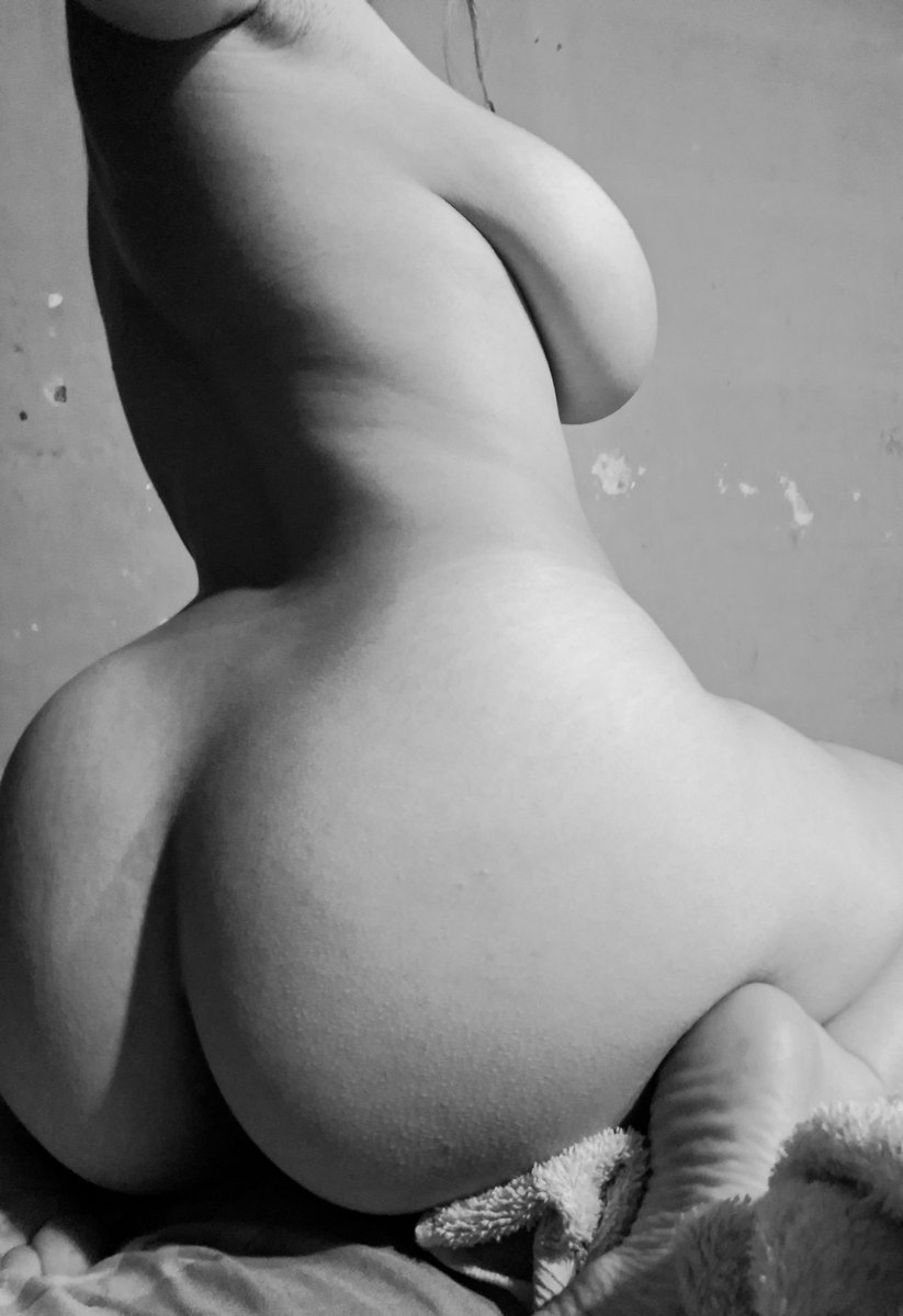 w1spper's tweet photo. Culona con tetas grandes, que más quieren? https://t.co/STw2gJDnly