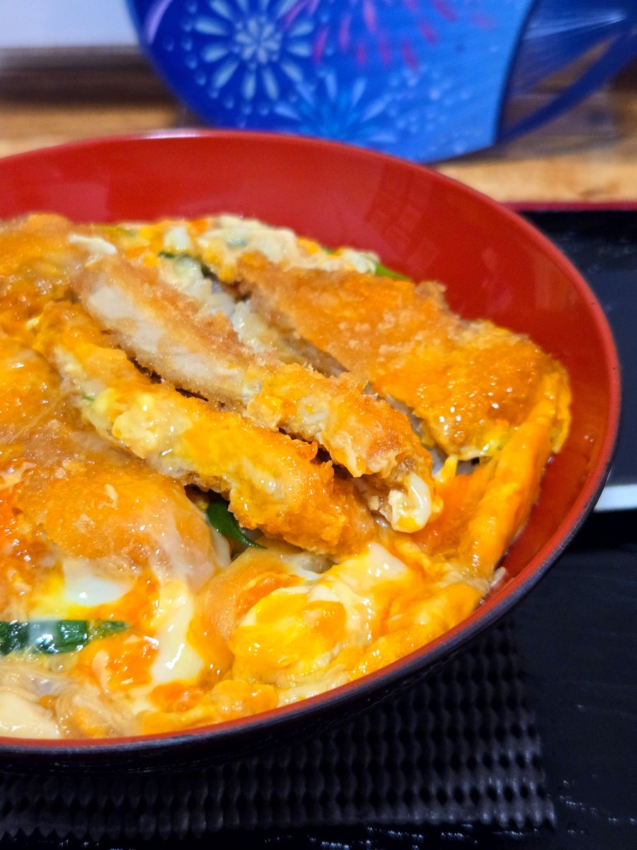 gfdb8r's tweet photo. 今日は城南区片江たつるうどんさんでカツ丼 ご飯少なめのお昼。
美味しいお出汁の細麺うどんにご飯少なめと言っても十分な量のご飯のカツ丼！
とても美味しく最後の一粒、最後の一滴まで楽しみました✨️ https://t.co/tEg81vstke