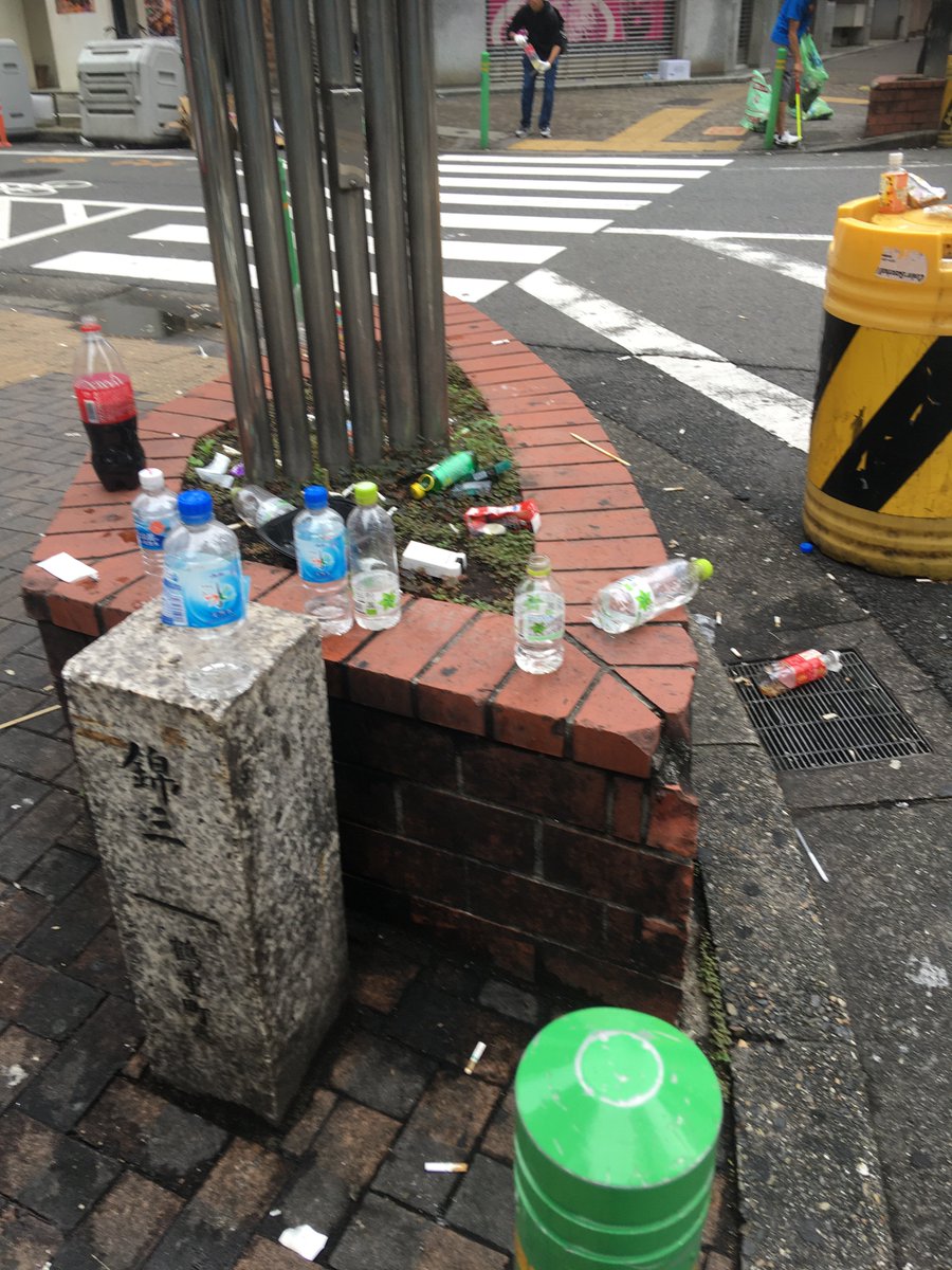 asaokun41's tweet photo. ゴミ拾いドラファンで有名なといっちゃんさん達とゴミ拾い活動
いつも来てくれる少女がといっちゃんに「一緒にゴミ拾い頑張りましょうね」と手紙が泣ける😥といっちゃんが「こんな小さい子供達に大人達が捨てたポイ捨てを見せたくないね」と

なので大人達ドラファンで一緒に名古屋ゴミ拾いしよう♪ https://t.co/sGJ87Qp5tM