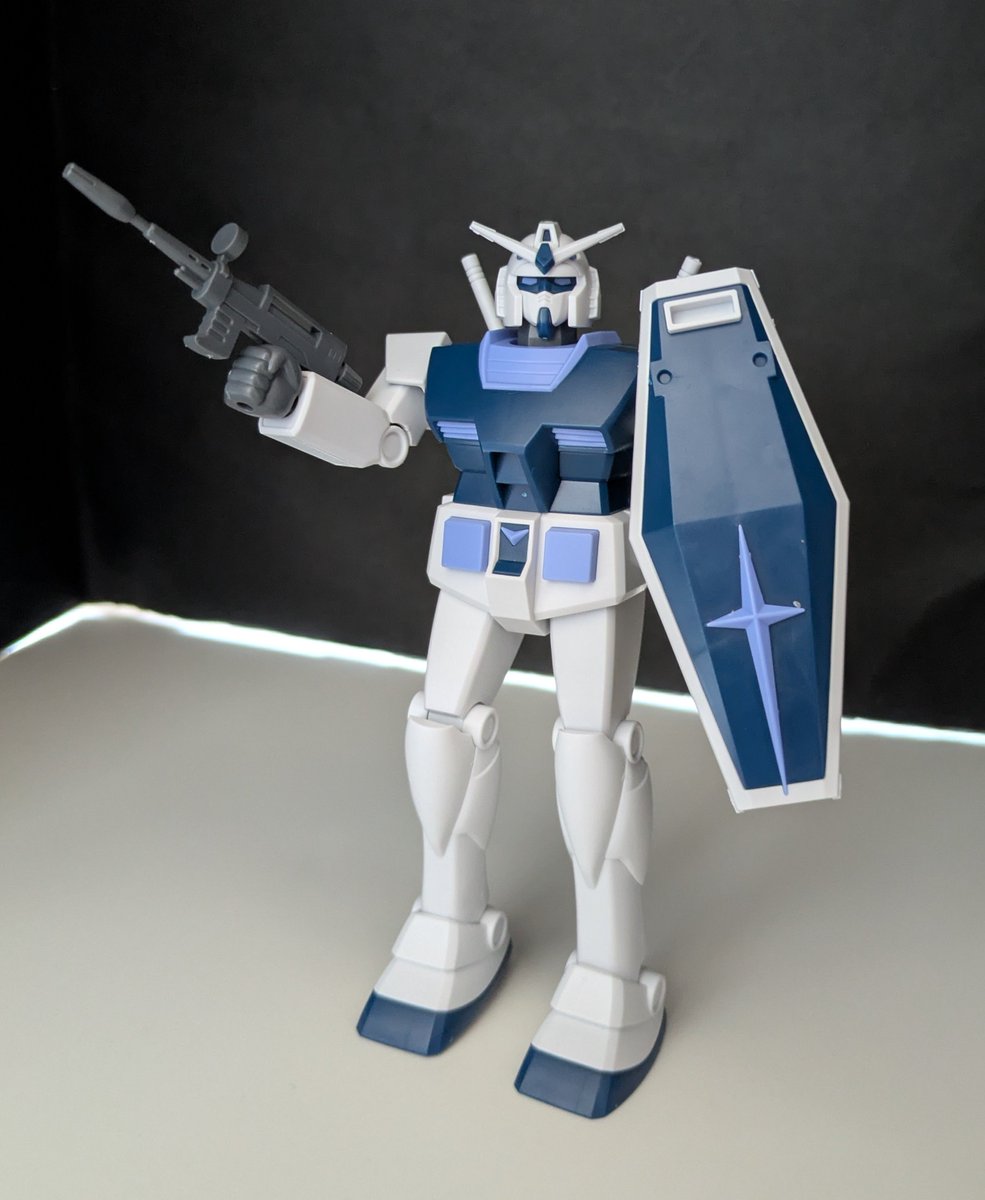 MSNHAROTA2's tweet photo. ガンダムベース限定カラーのベストメカコレクション ガンダム完成！
青のカラーが結構似合ってて以前HGやSDも作ったけどこれもなかなかかっこいい！
#ガンプラ https://t.co/Fb2D28WI4x