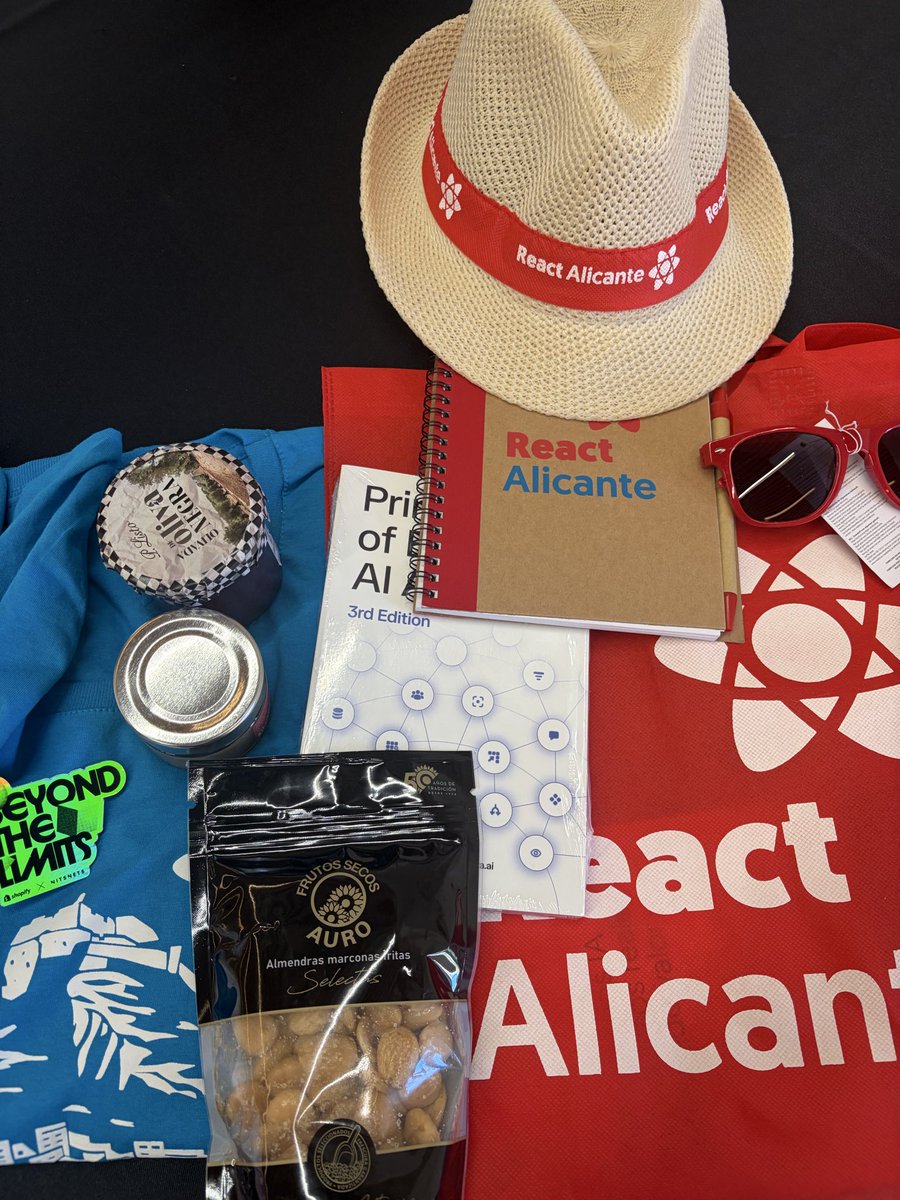 aileenvl's tweet photo. Thank you, React Alicante 🇪🇸🫶🏻

Speaking here was a highlight of my year. Huge thank you to Victoria and the organizers for running one of the kindest, best organized and curated events I've been to.

And congrats on the next chapter: @ReactAlicante is now @FrontierAlicant I’m definitely not missing it next year

Threads on the talks coming 🧵