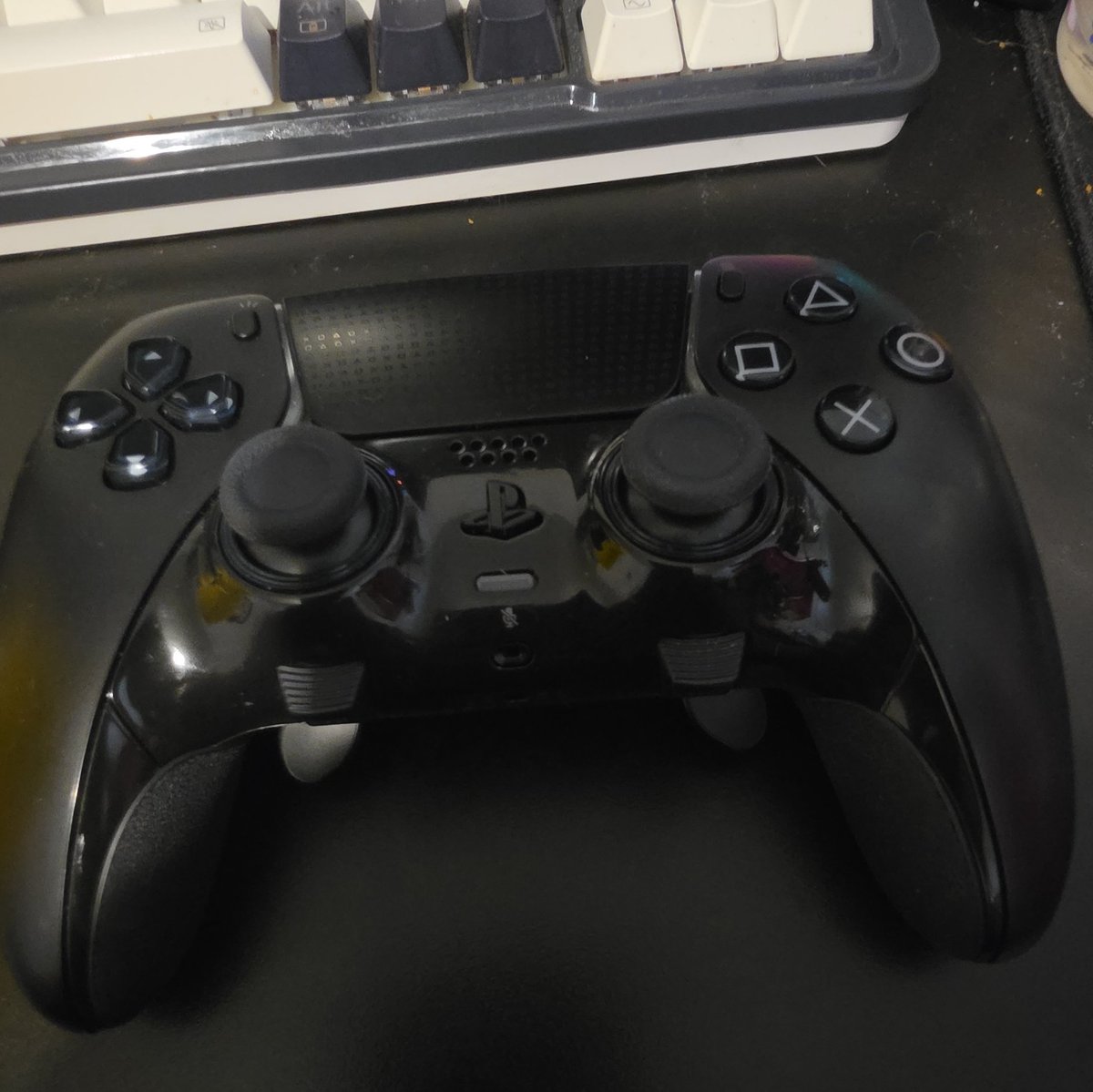 itsVysceral's tweet photo. I am selling my PS5 Pro with disc drive. Dualsense edge. 2 games and a monitor for $900 or best offer.

Have a lovely day everyone. https://t.co/sjTUUZUXYQ