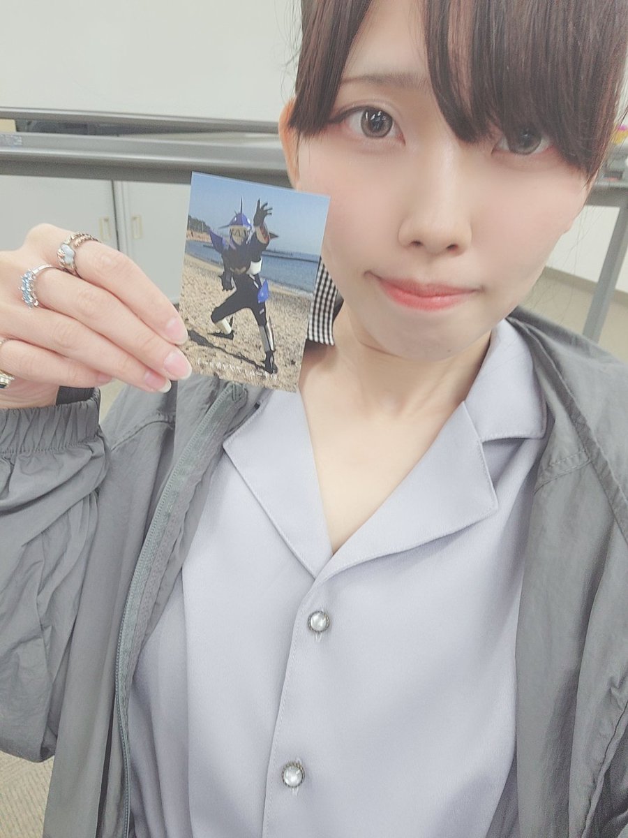 oOKkopq's tweet photo. 久々の #仮面戦士ナイスマン ショーでした❗
なんとか雨が耐えショーは開催できて、沢山応援して貰えて嬉しかった～❗

今回もすっごい楽しかった🥳
さめマンとも写真撮れてカード貰ったやった～🦈

バンライドーさんとも初めましてでした🐈️ https://t.co/fg2scrfySx