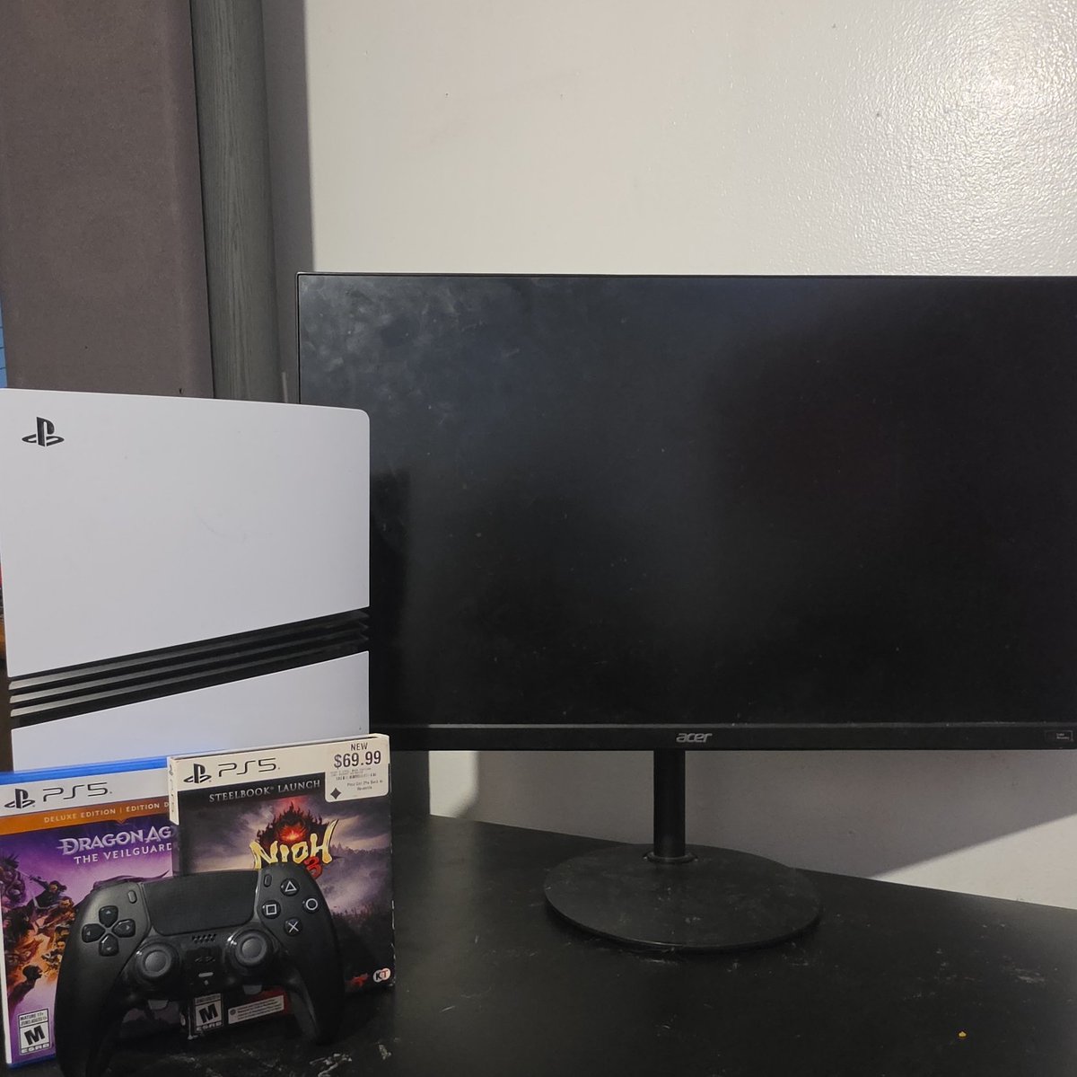 itsVysceral's tweet photo. I am selling my PS5 Pro with disc drive. Dualsense edge. 2 games and a monitor for $900 or best offer.

Have a lovely day everyone. https://t.co/sjTUUZUXYQ