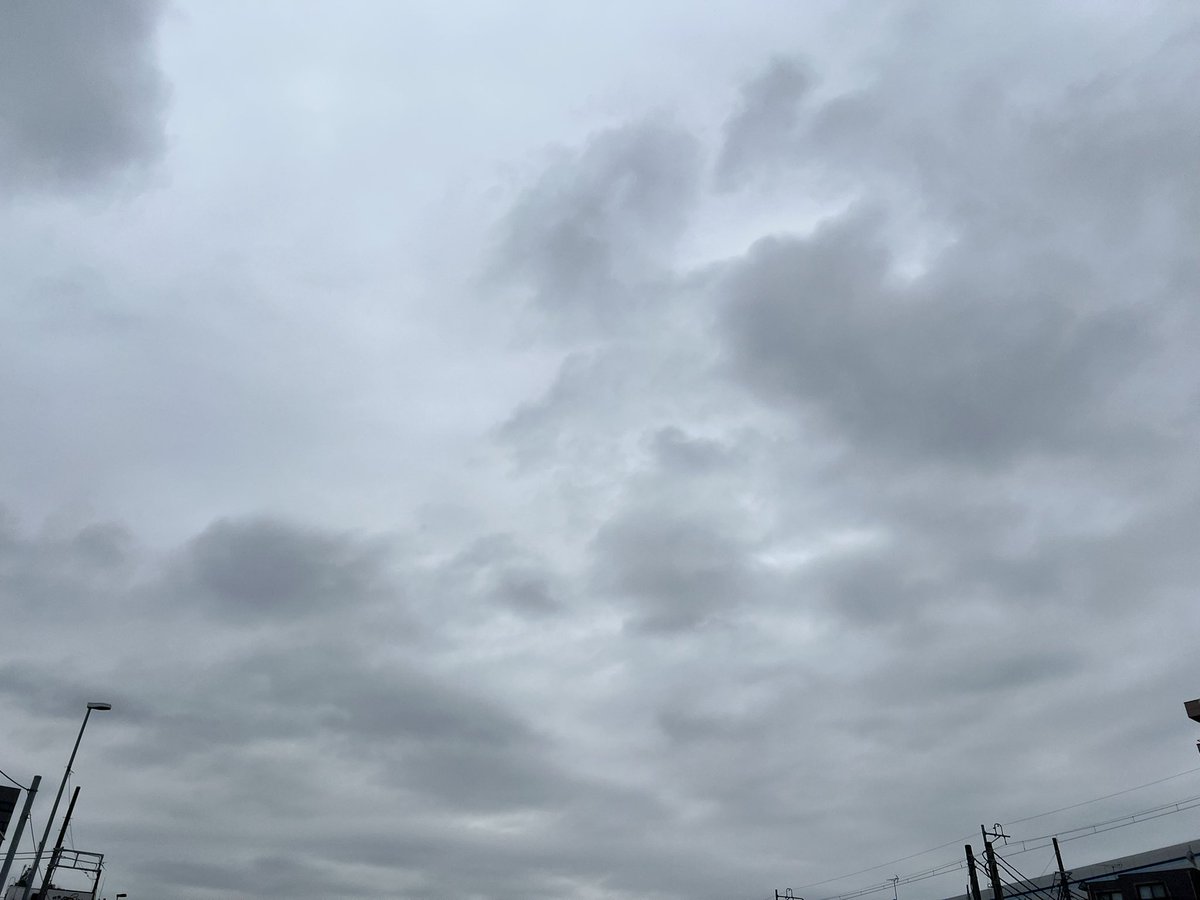 DeepBlueSky1126's tweet photo. #おぢさんぽ
爽やか・ちょうどいいね👍
今日の東京は、
曇り☁️
現在の気温23.2℃
最高気温24℃
傘ないけど大丈夫かなぁ…🤔
#いまそら
#空を見上げれば
#Good_location https://t.co/O2Z2D8O26v