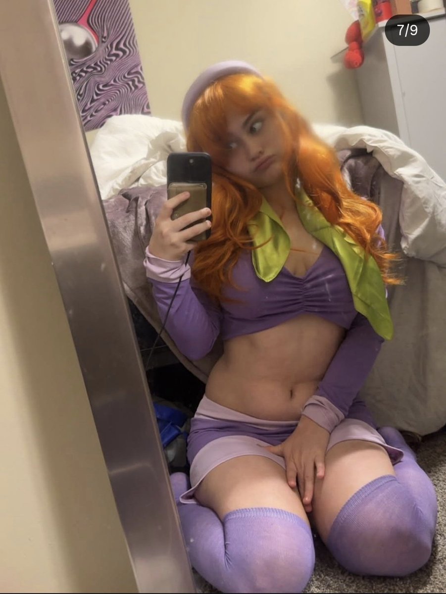 johnknotzach's tweet photo. Beans daphne cosplay 
#beanswithbombs https://t.co/mxvEk6vJQy