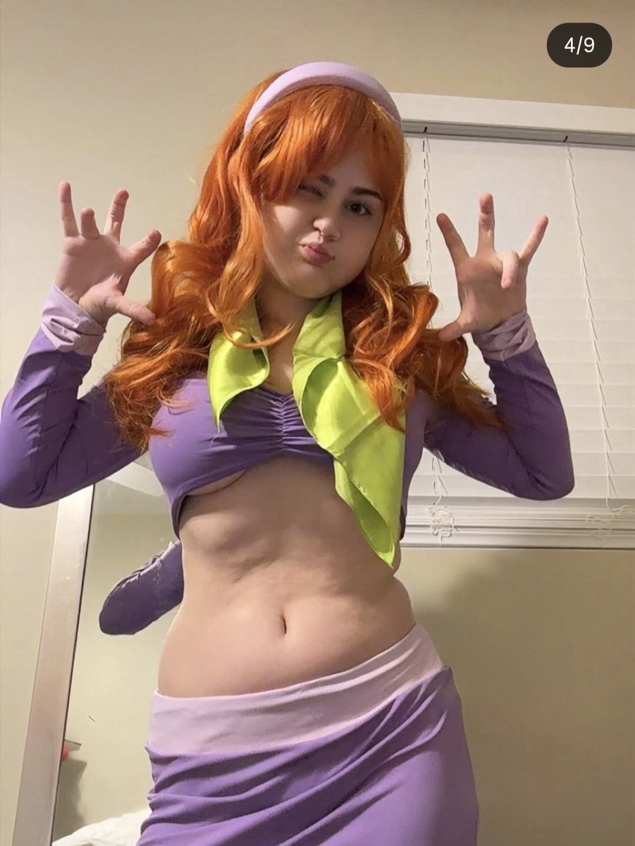 johnknotzach's tweet photo. Beans daphne cosplay 
#beanswithbombs https://t.co/mxvEk6vJQy