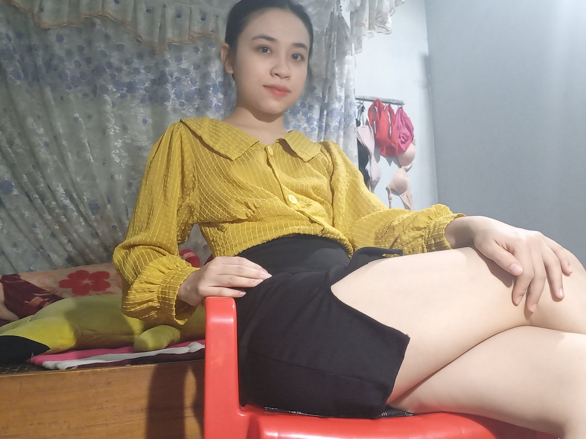 D761802D's tweet photo. Serving some preppy style today. How’s the look? #OOTD #FashionVibes #StyleInspiration #PreppyLook #YellowAndBlack #StreetStyle #XFashion #DailyLook #FitCheck #Mood https://t.co/Bjc1k7r4JU