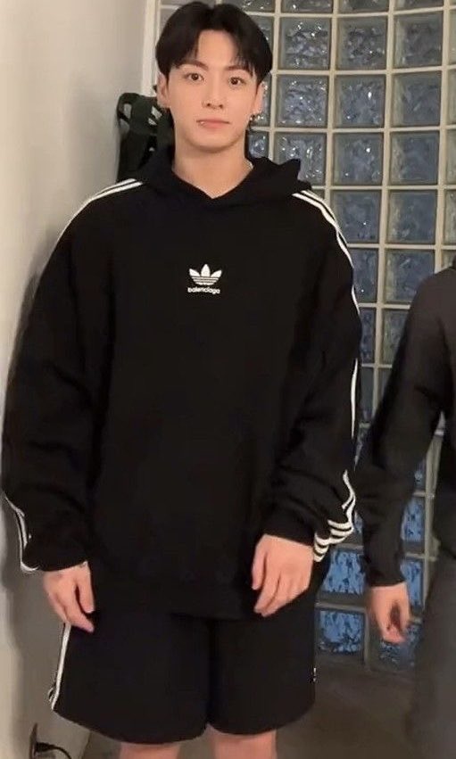 servcuntmin's tweet photo. i like this vibe jungkook brings to literally every function https://t.co/kD6dlyoqRT