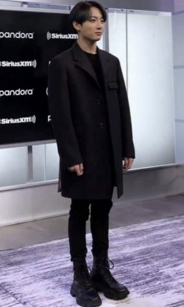 servcuntmin's tweet photo. i like this vibe jungkook brings to literally every function https://t.co/kD6dlyoqRT