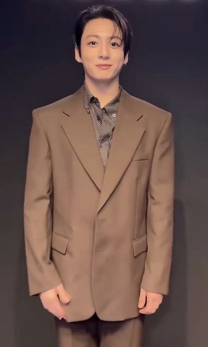 servcuntmin's tweet photo. i like this vibe jungkook brings to literally every function https://t.co/kD6dlyoqRT