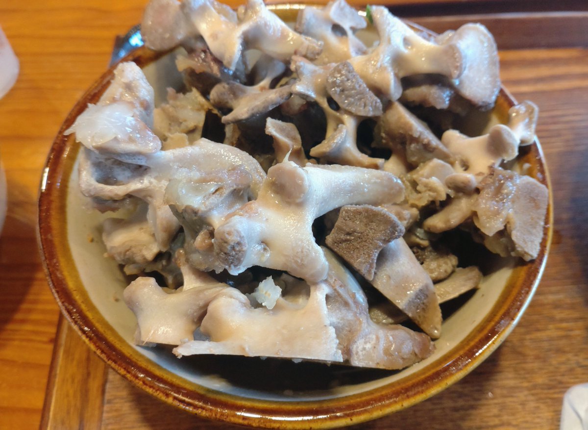 FlyingIslander's tweet photo. ���心そばの骨汁定食。お肉が沢山付いていて大満足。 https://t.co/HhXPJdYt2S
