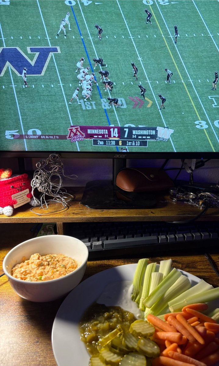 SubccubusGirl's tweet photo. it was fucking fantastic.

(homemade buffalo chicken hot dip with a veggie platter!) https://t.co/Ka0gMZtsAC